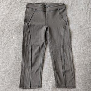 ALO Yoga Mid-Rise Capri Leggings Granite Size XS